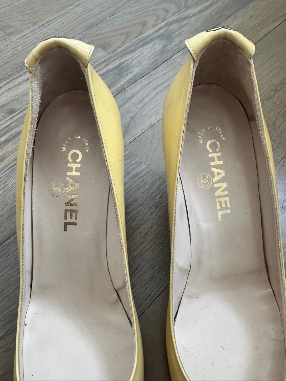 Vintage CHANEL Two Tone Cap Toe Patent Leather Pumps EU 38